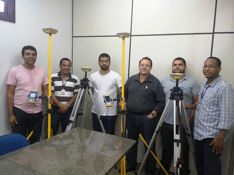 Equipe-do-Cons&oacute;rcio-recebe-equipamentos-para-georeferenciamento-de-im&oacute;veis.jpg
