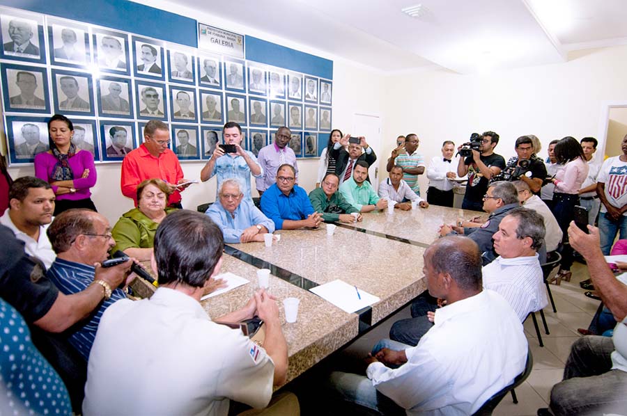 Prefeito Fernando Gomes anuncia  as atra&ccedil;&otilde;es do Forr&oacute; do Povo 2017