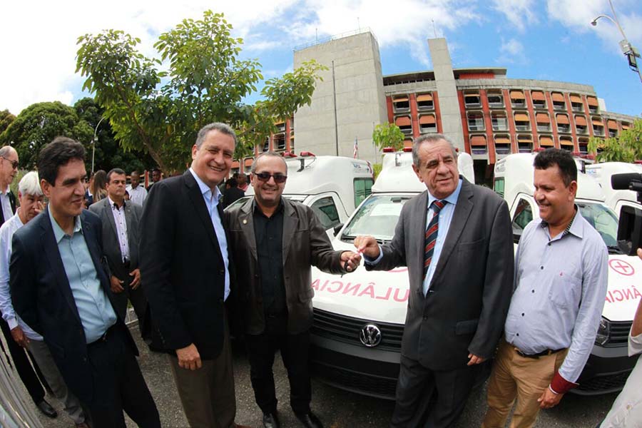 Rui entrega ambulâncias para reforçar a saúde em 22 municípios