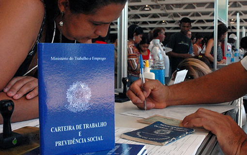 15012016_carteira_trabalho_EBC.jpg