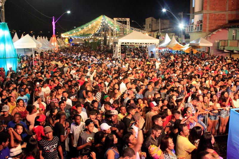 cerca de 15 mil pessoas curtiram no domingo.jpg