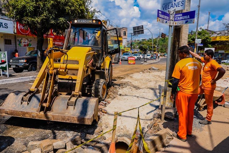 Drenagem na Rotatória da Rua Tiradentes. Foto - Rodrigo Macedo-15.jpg