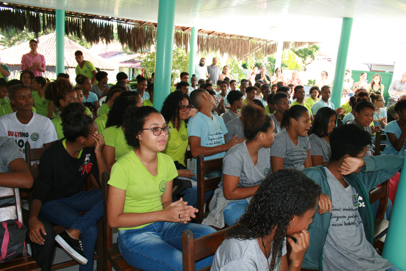 Estudantes acomapnham a programação do utimo dia do Seminario.jpg