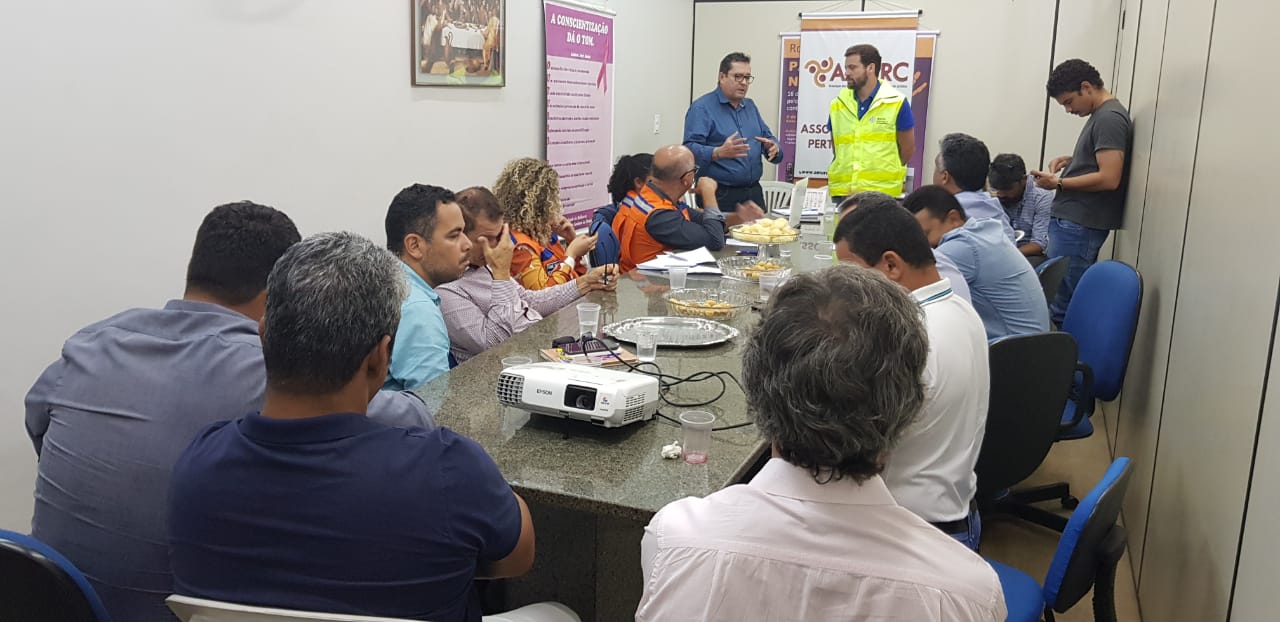 Reunião dcom instituições e representantes municipais sobre medidas adotadas  diante do aparecimento de óleo nas praias do Sul e Baixo Sul Baiano ( (11).jpeg