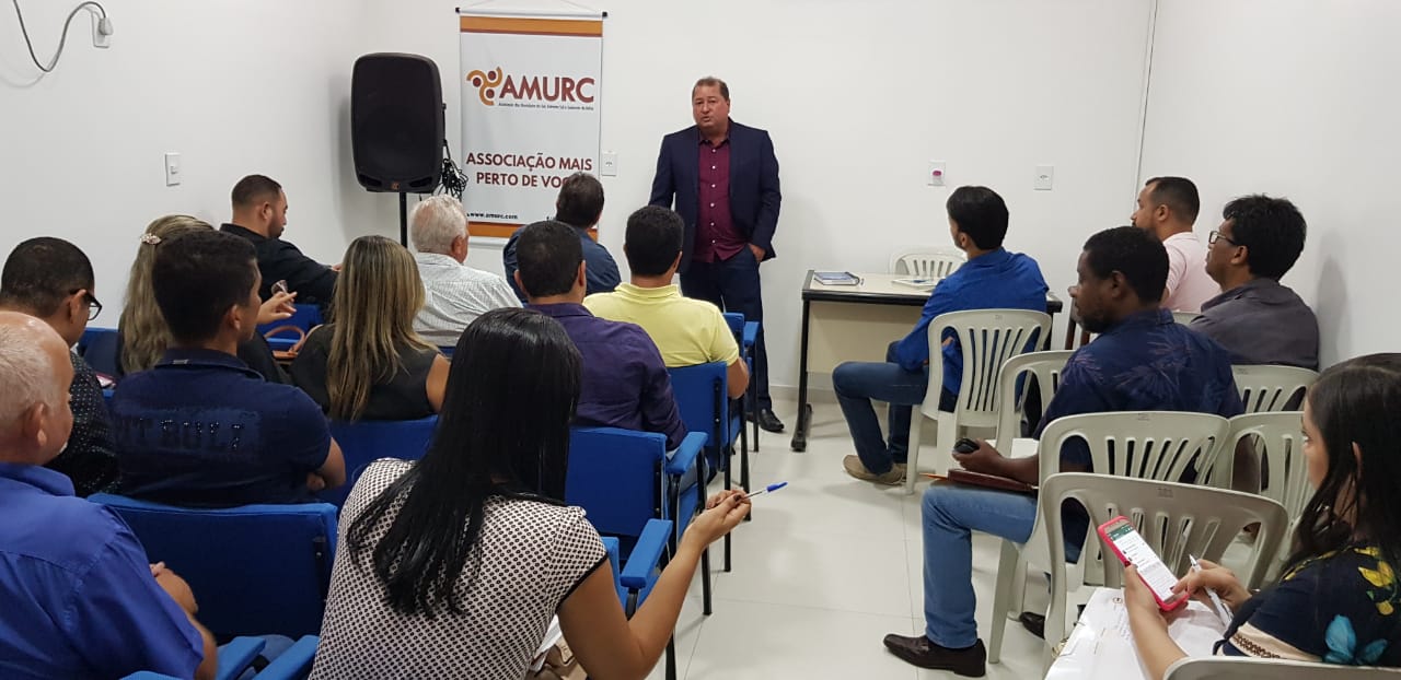 REUNIÃO COM PREFEITOS E SECRETÁRIOS DE SAÚDE Foto Ascom Amurc (8).jpeg