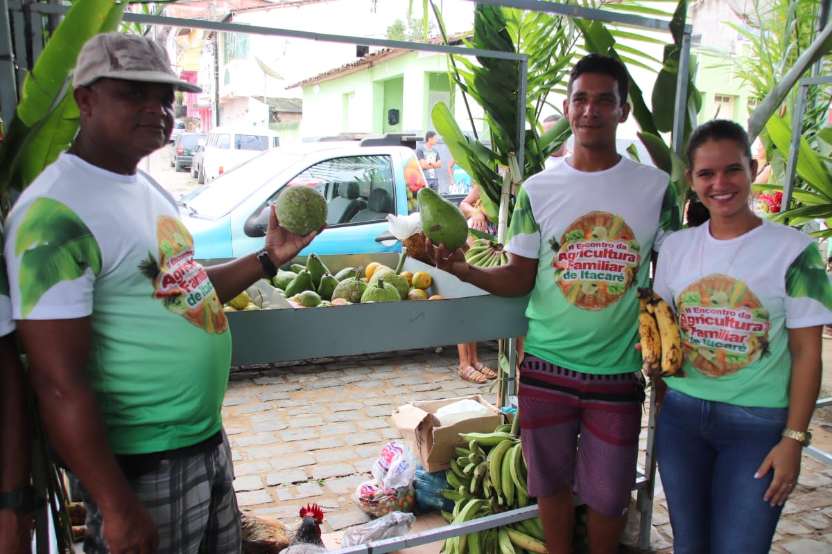 Agricultores e produtos.jpeg