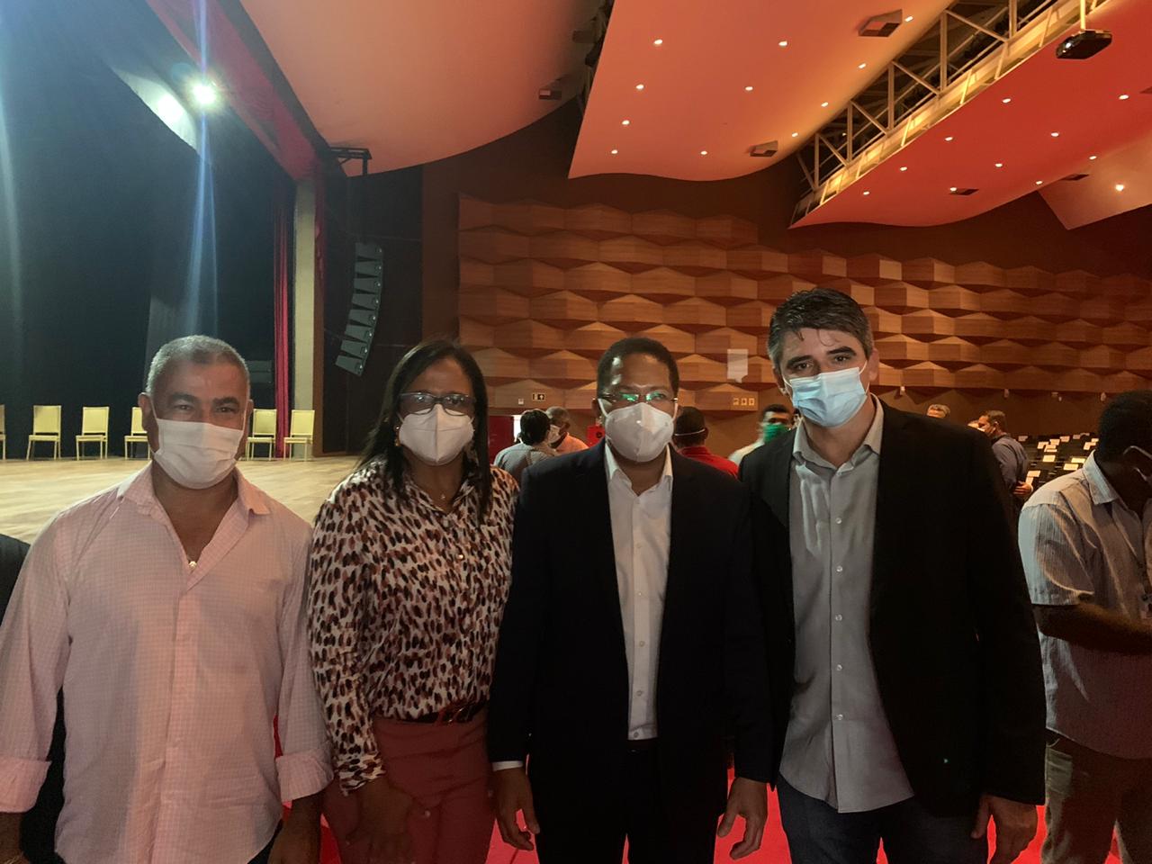 Prefeitos Marcone Amaral, Augusto Castro, Fernando Mansur e a vereadora de Itajuípe, Lusiane Maia.jpeg