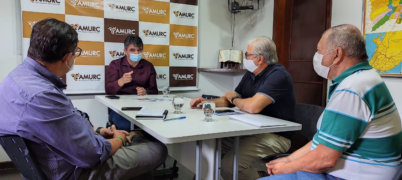 Representantes da Amurc e da Clínica Hiperbárica.jpeg