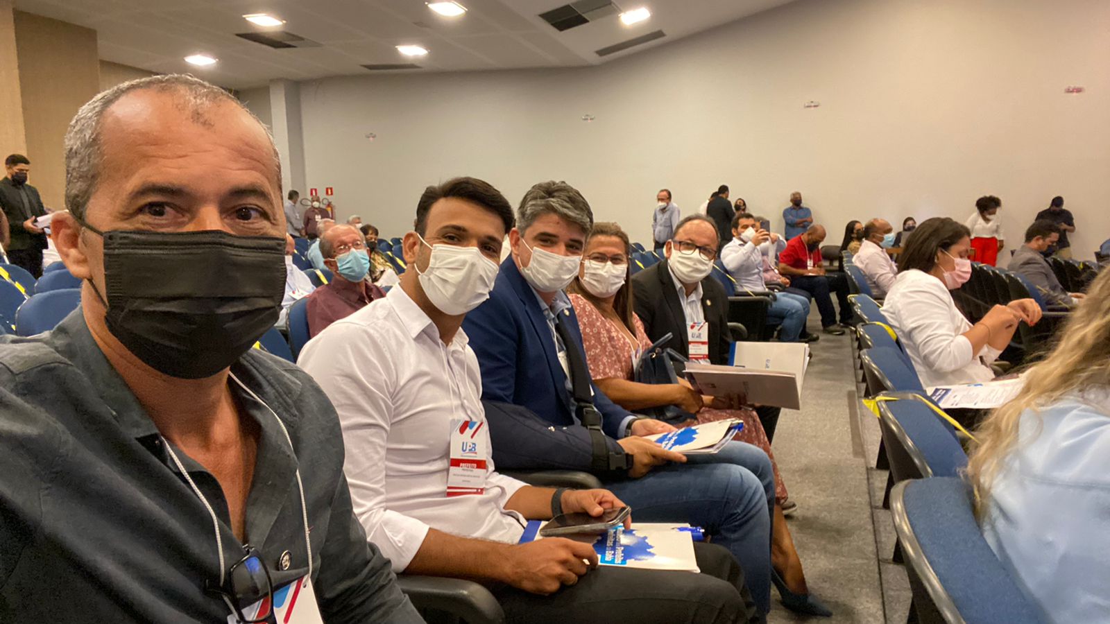 Prefeitos Paulo do Gás, Vinícius Ibrann, Marcone Amaral, Prefeita Kitty Guimarães e Prefeito Naeliton Rosa.jpeg