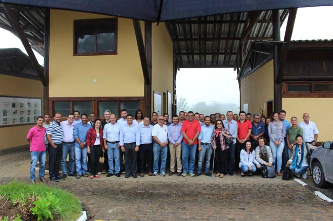 Estiveram presentes representantes da sociedade civil governamental e nao governamental