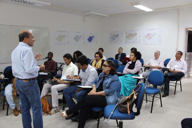 Volney Fernandes apresentou a experiencia do Projeto Produtor de agua do Pratigi em Ibirapitanga