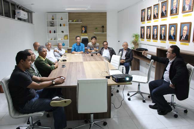Luciano Veiga secretario executivo da Amurc apresentou o Projeto do Comite Produtores de Agua do Sul da Bahia FOTO ASCOM ACI