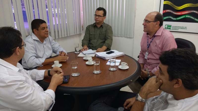 Lenildo esteve em reuni&atilde;o com t&eacute;cnicos da Coordena&ccedil;&atilde;o de Desenvolvimento Agr&aacute;rio na SDR