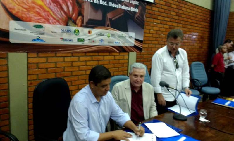 Lenildo Santana e o diretor geral da Ceplac Serio Murilo FOTO JOSIVALDO DIAS