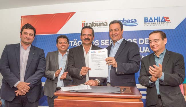 Prefeito de Itabuna Claudevane Leite e Governador Rui Costa assinam protocolo da Embasa Foto Pedro Augusto 1